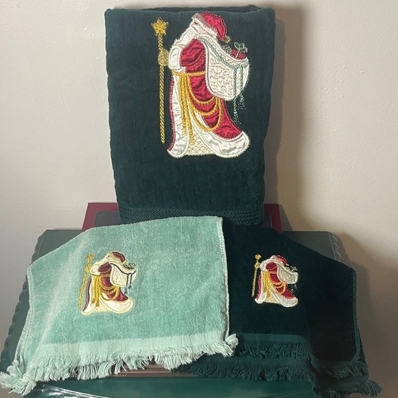 Vintage 1990s Christmas Velvet Green Embroidered Santa Claus Towels Set of 3 - Picture 1 of 14